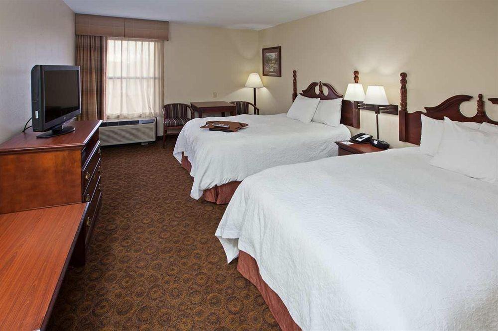 Hampton Inn Диксон Экстерьер фото